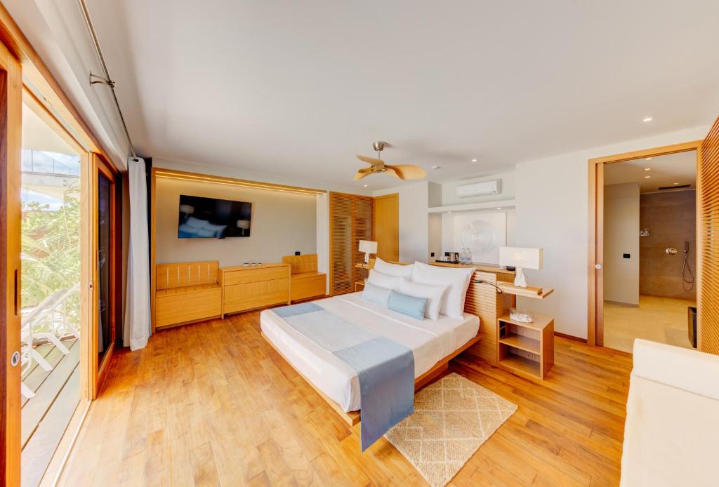 Cinnamon Velifushi Maldives