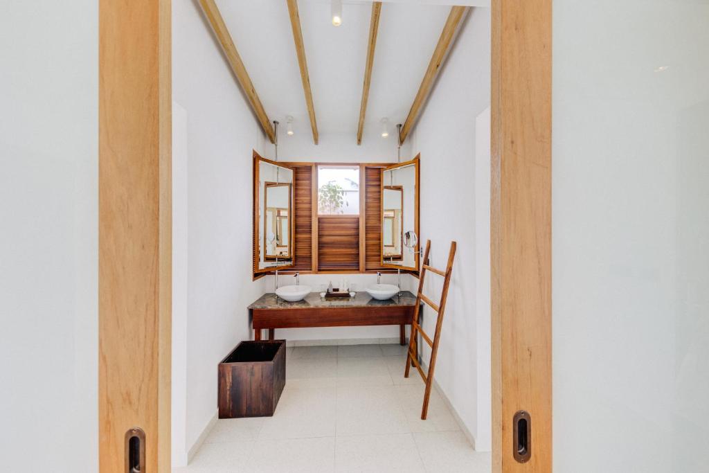 Cinnamon Hakuraa Huraa