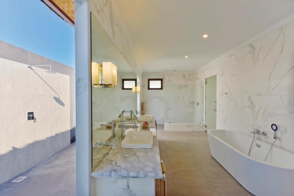 Dreamland Maldives Resort