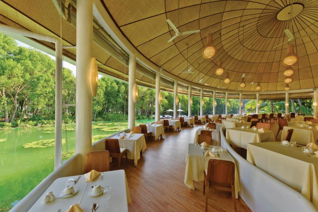 Dreamland Maldives Resort