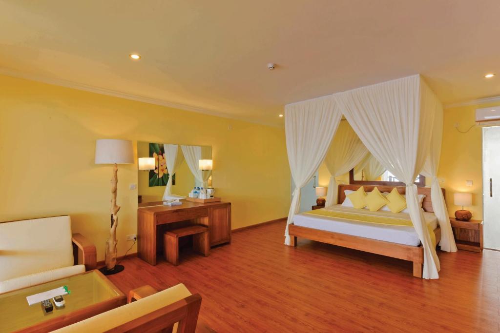 Dreamland Maldives Resort