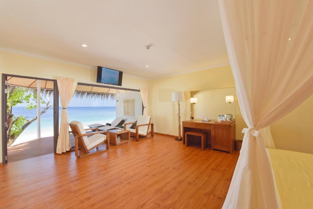 Dreamland Maldives Resort