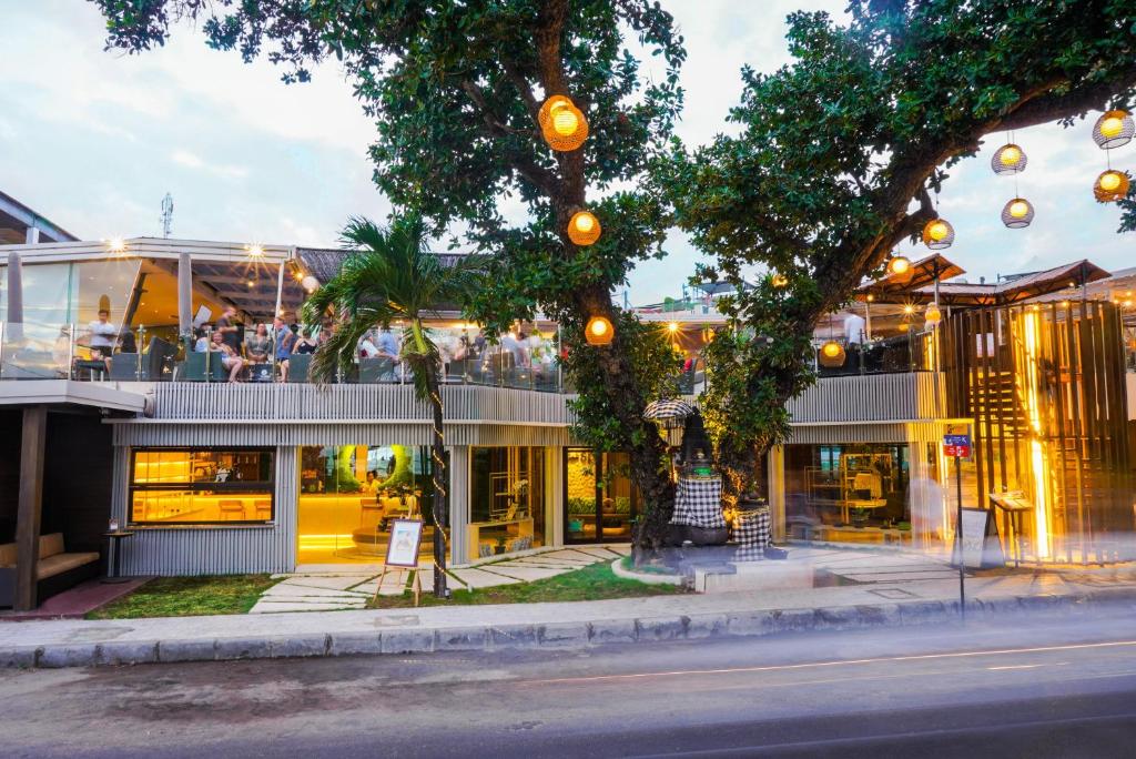 FURAMAXCLUSIVE OCEAN BEACH, 