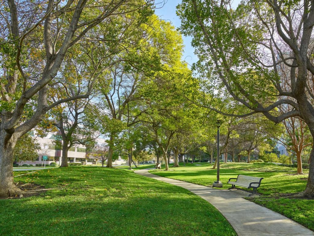 Hilton Los Angeles North Glendale & Executive 