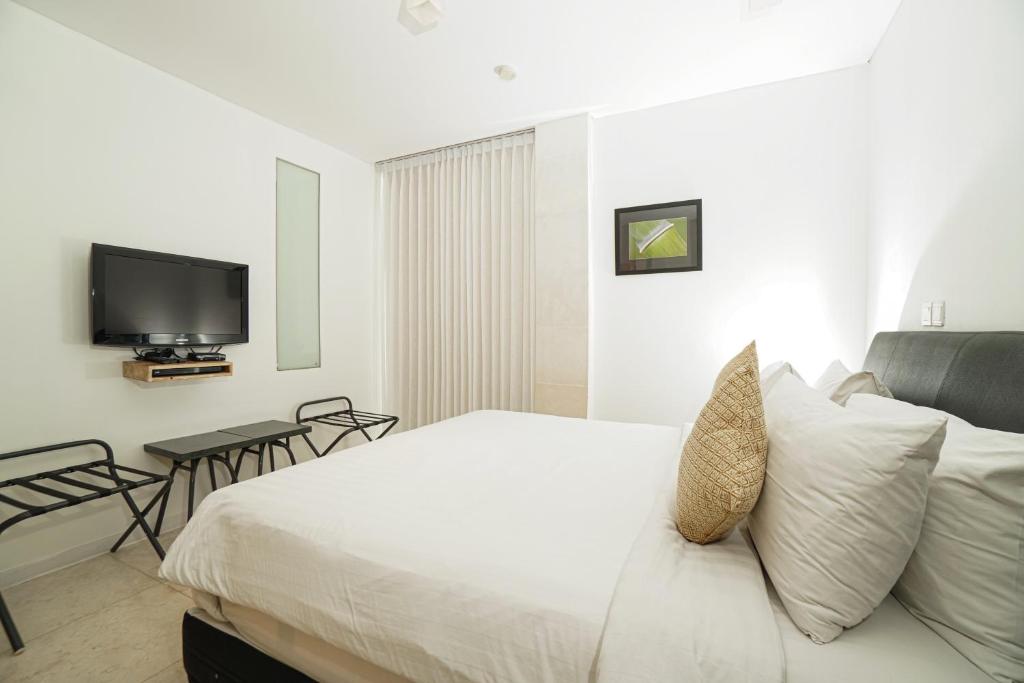 FURAMAXCLUSIVE OCEAN BEACH, 