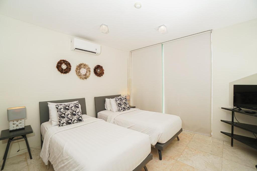 FURAMAXCLUSIVE OCEAN BEACH, 