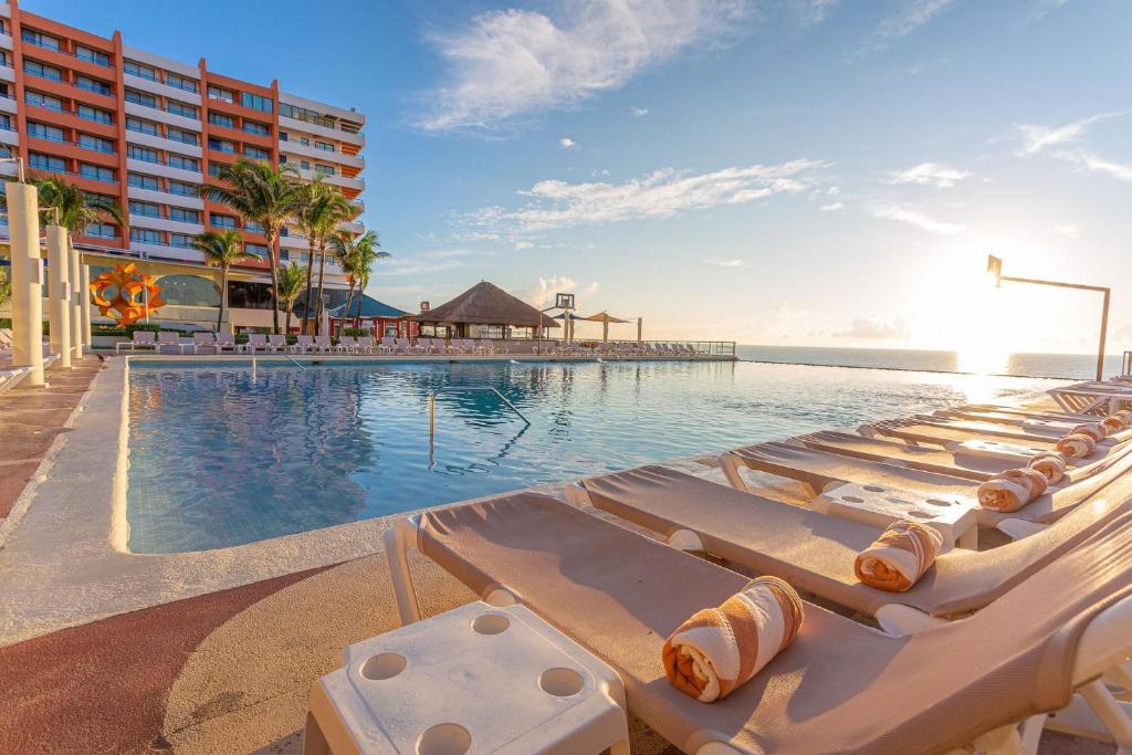 Crown Paradise Club Cancun