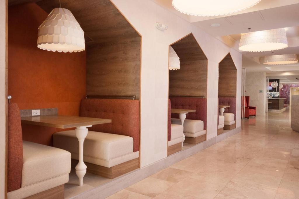 Delta Hotels by Marriott Orlando Lake Buena Vista