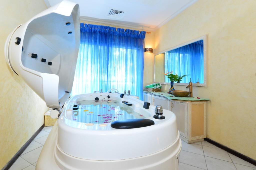 Diani Reef Beach Resort & Spa